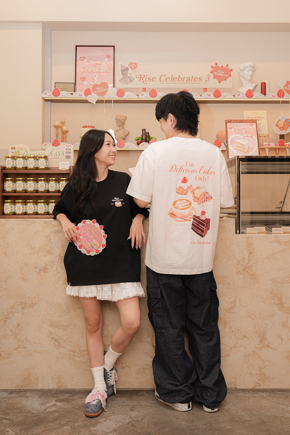 Eat Delicious Cakes Only! T-shirt