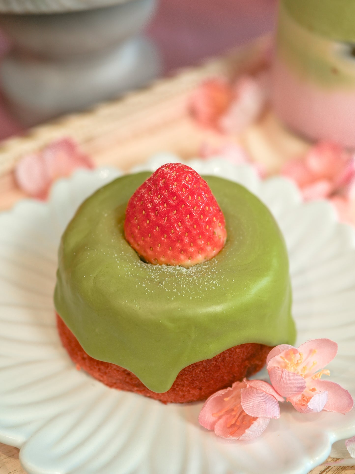 Strawberry Matcha Teacake 🌸