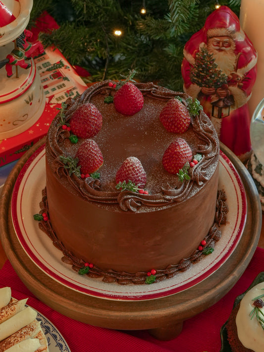 Merry Strawberry Chocolate Cake 🍓 (Christmas special)